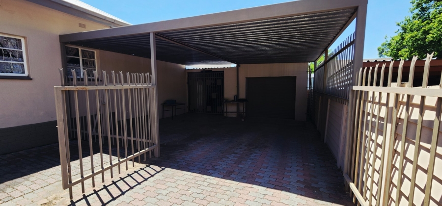 3 Bedroom Property for Sale in Kroonheuwel Free State